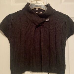 Derek Heart Gray short sleeved cropped Sweater with buttons at neckline